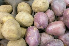 2017年4月份土豆价格较2016年同期有什么变化，今年走势如何？